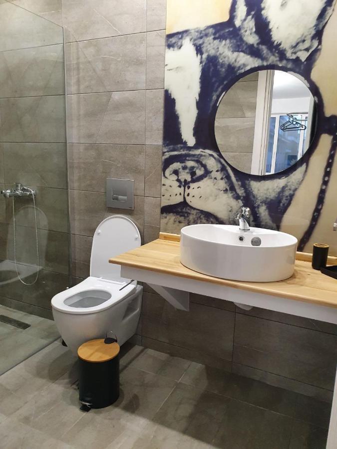 The 9 Project - Centre Apartment *